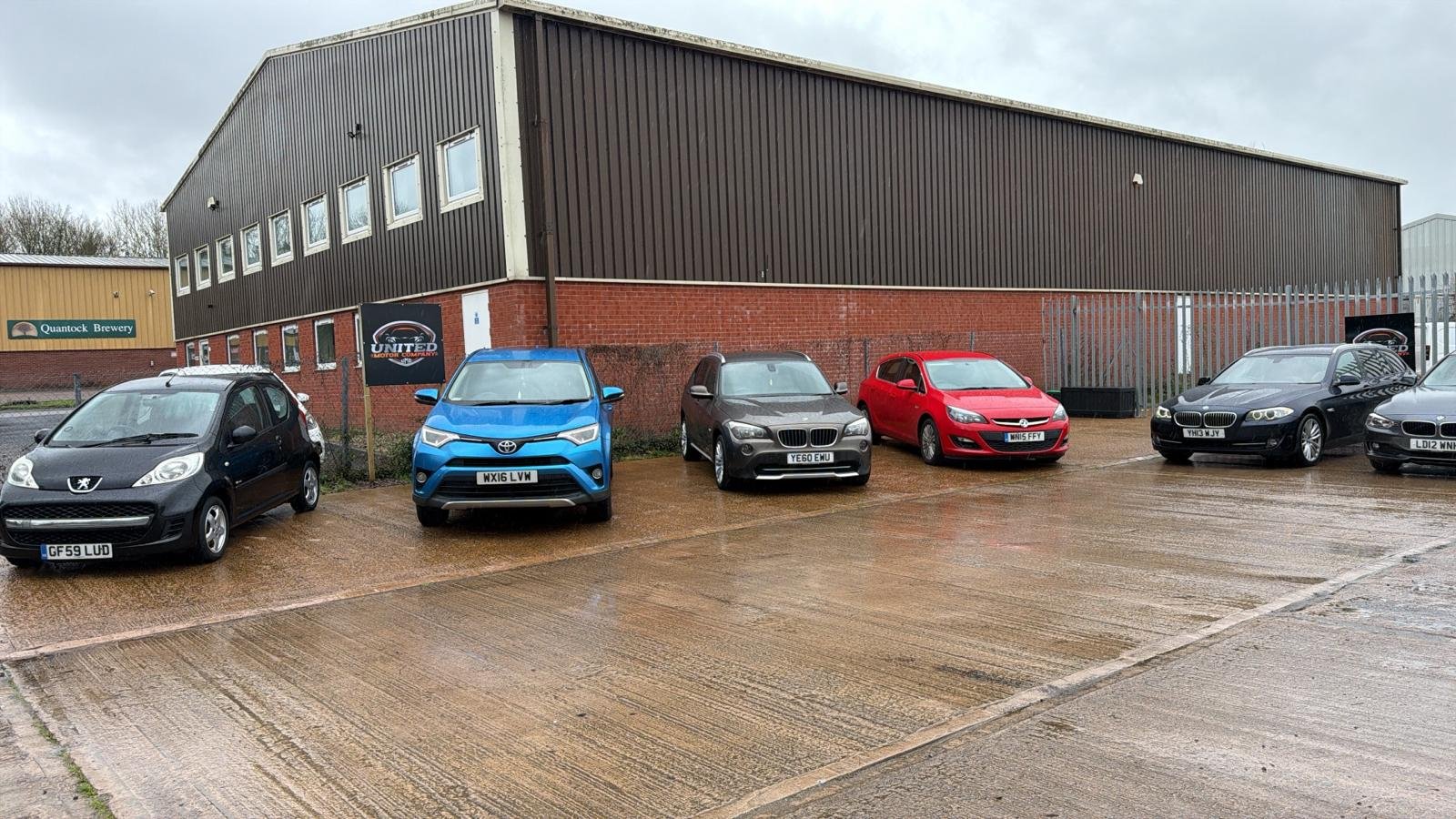 Premium luxury car showcase 1